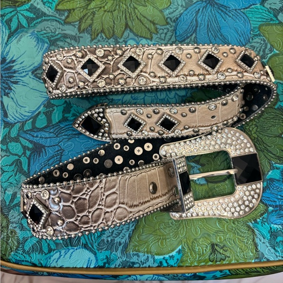 American Vintage Accessories - Y2K Party Girl Western Snakeskin Faux Leather Rhinestone Studded Belt 33-38”